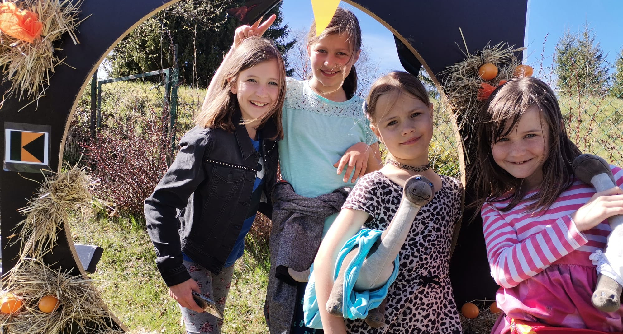 KF Hilders unterstützt Ukrainehilfe mit Familienrallye, besichtigt pings Azubikampus und organisiert Maiandacht mit anschließendem Weinfest