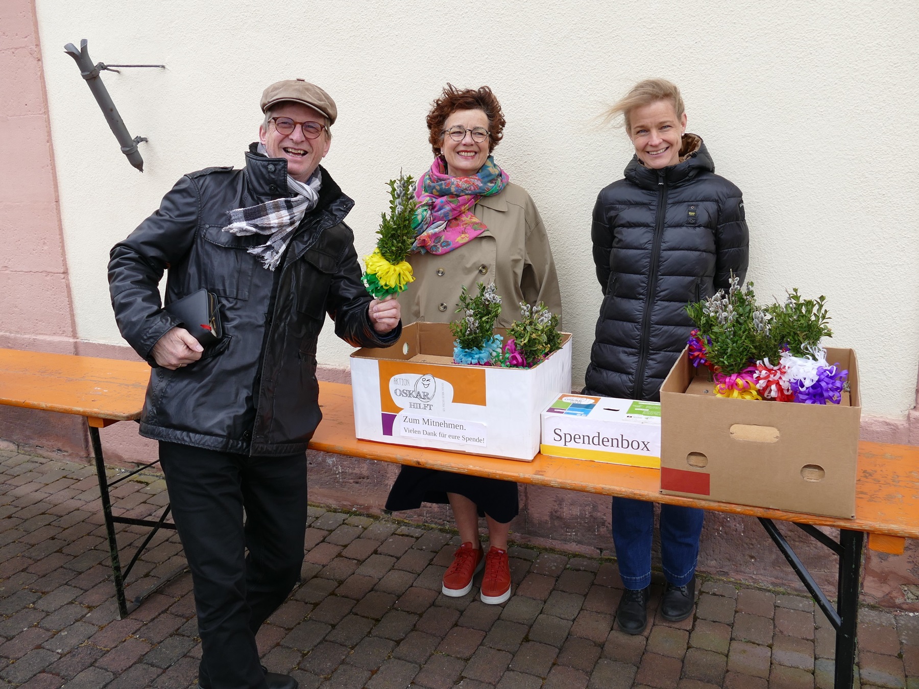 140 Palmzweige, Ostereier und Kaffee für „Oskar hilft“
